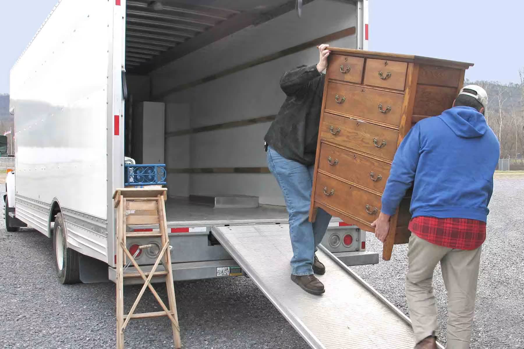 Junk removal Phoenix AZ – Fast Junk Removal Team by DTS Logistics L.L.C.