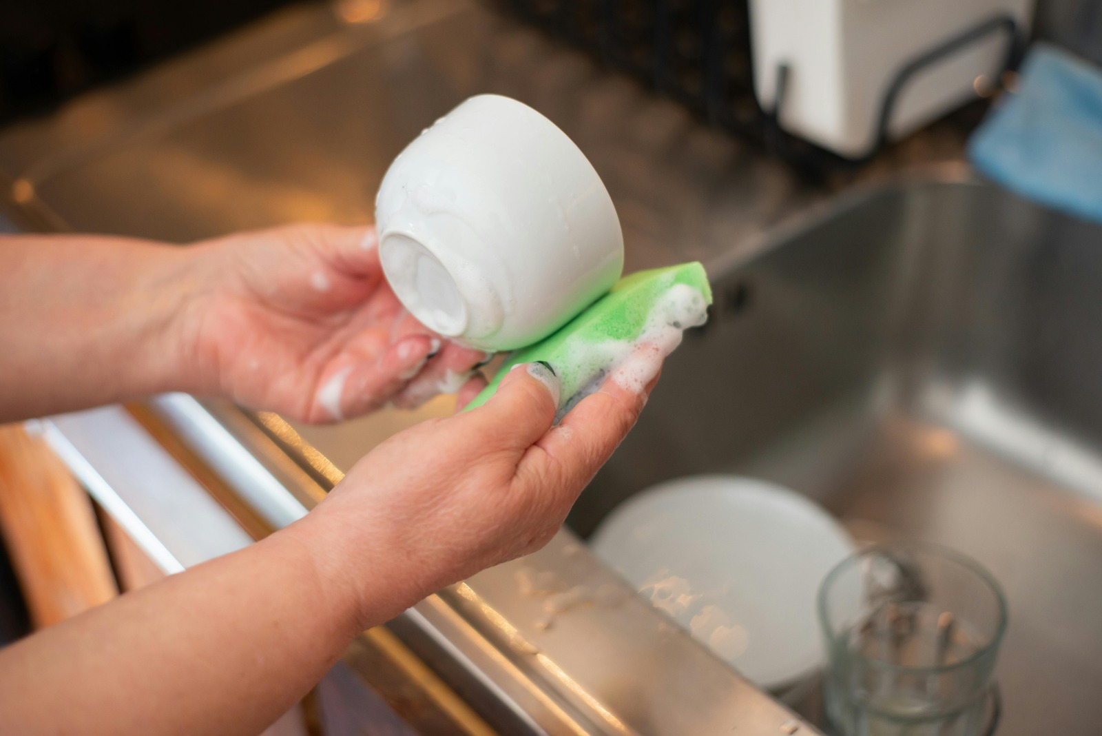 Kitchen Deep Cleaning Dubai with Professional Finishing