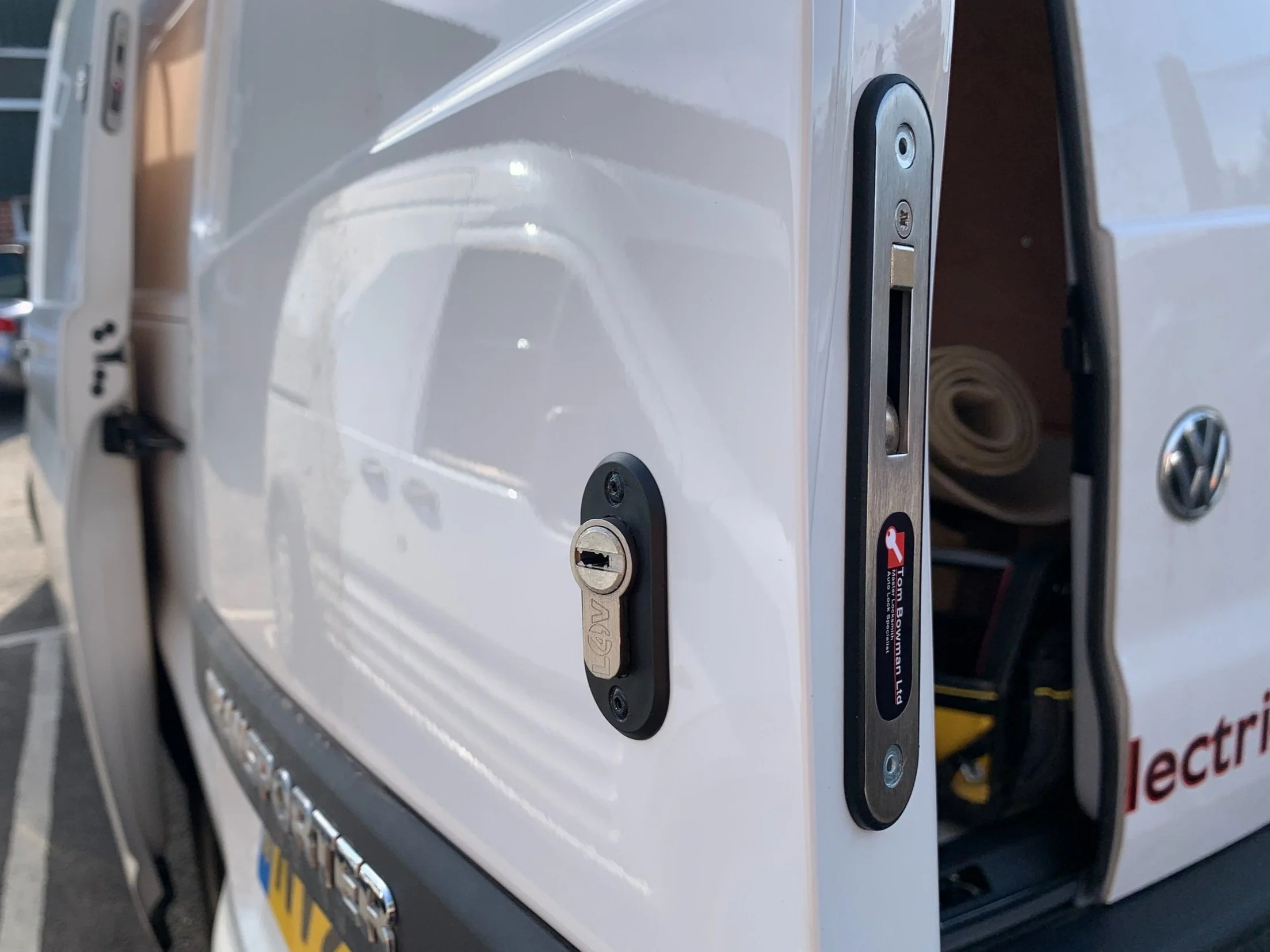 Chiusure di sicurezza per porte furgoni: tecnologia e affidabilità Daken